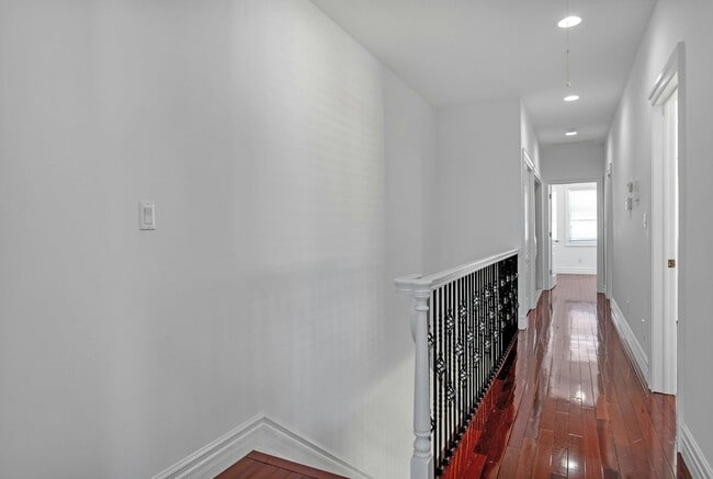 Building Photo - 52B Myrtle Ave MYRTLE Ave