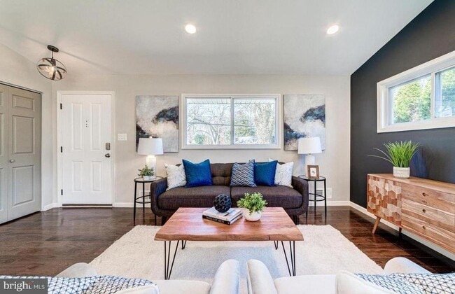 Building Photo - 4207 Woodland Dr