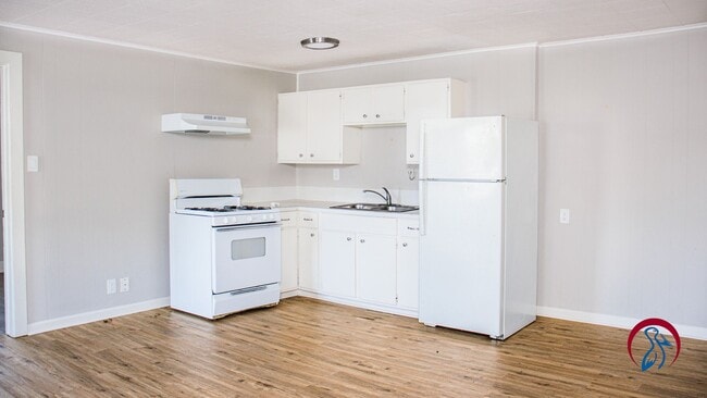 Building Photo - 1 bed 1 bath Garden District Studio Apartment
