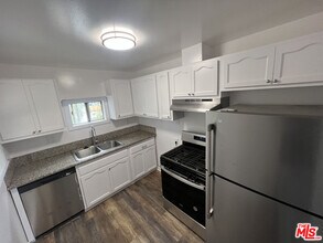 Building Photo - 419 La Colina Dr