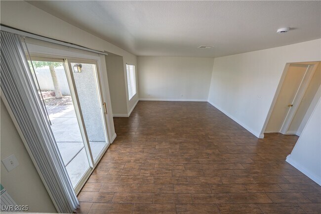 Building Photo - 9762 Silver Lasso St