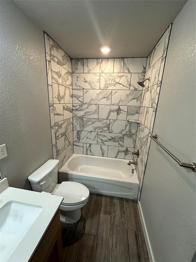 Building Photo - 3102 B Stonewall Dr