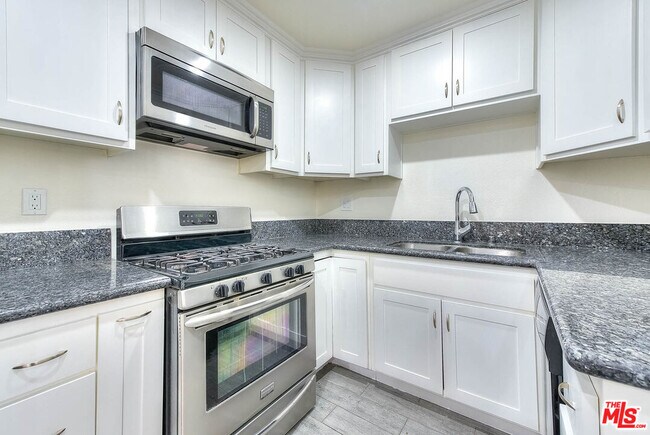 Building Photo - 13810 Funston Ave