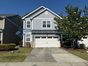 Building Photo - Spacious End-Unit Townhome with 2-Car Garage & Private Patio – Near Beaver Creek & Downtown Apex