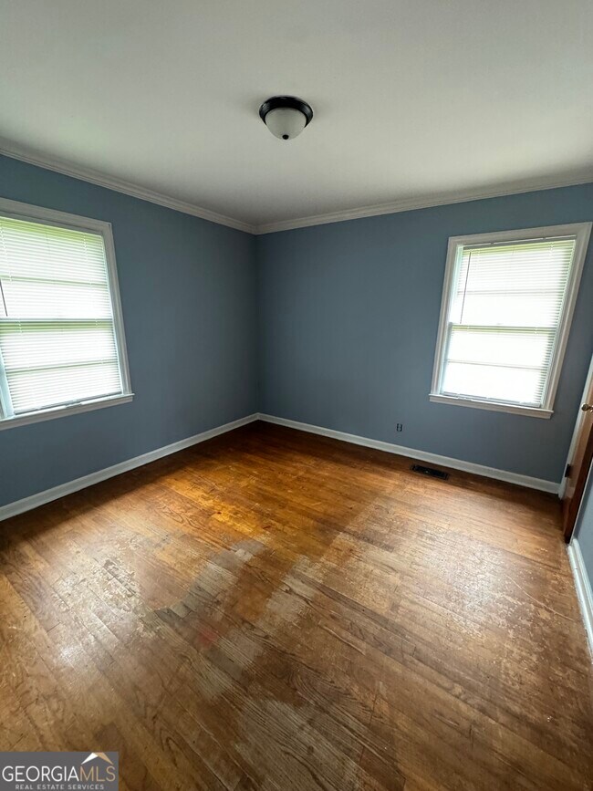 Building Photo - 2117 Knightsbridge Rd