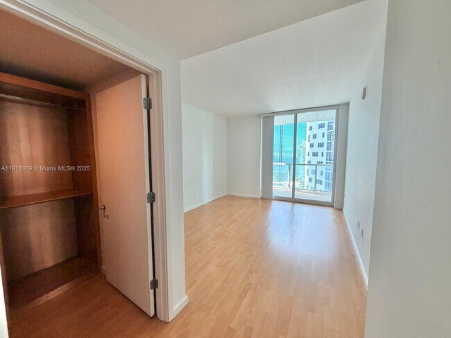 Building Photo - 218 SE 14th St