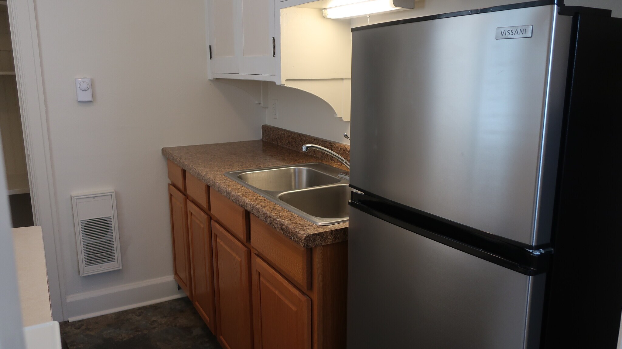 Building Photo - 535 Yakima St