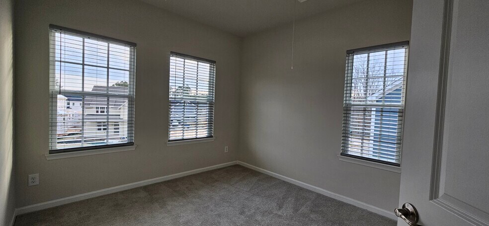 Building Photo - 504 Whitehall Cir