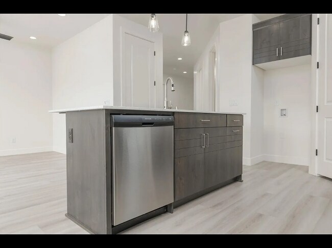 Building Photo - 296 S 1930 W