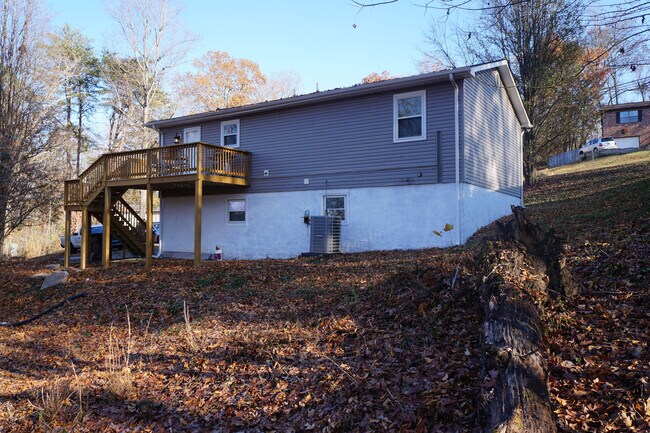 Building Photo - 6343 Cadbury Dr NW