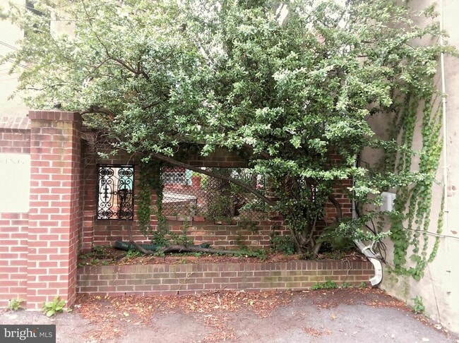 Building Photo - 651 South Paca St