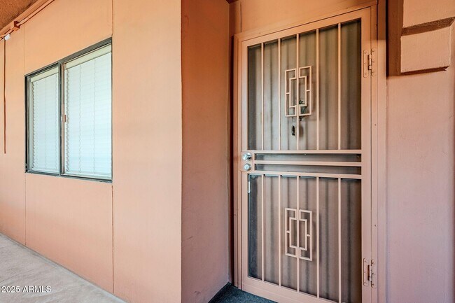 Building Photo - 4303 E Cactus Rd