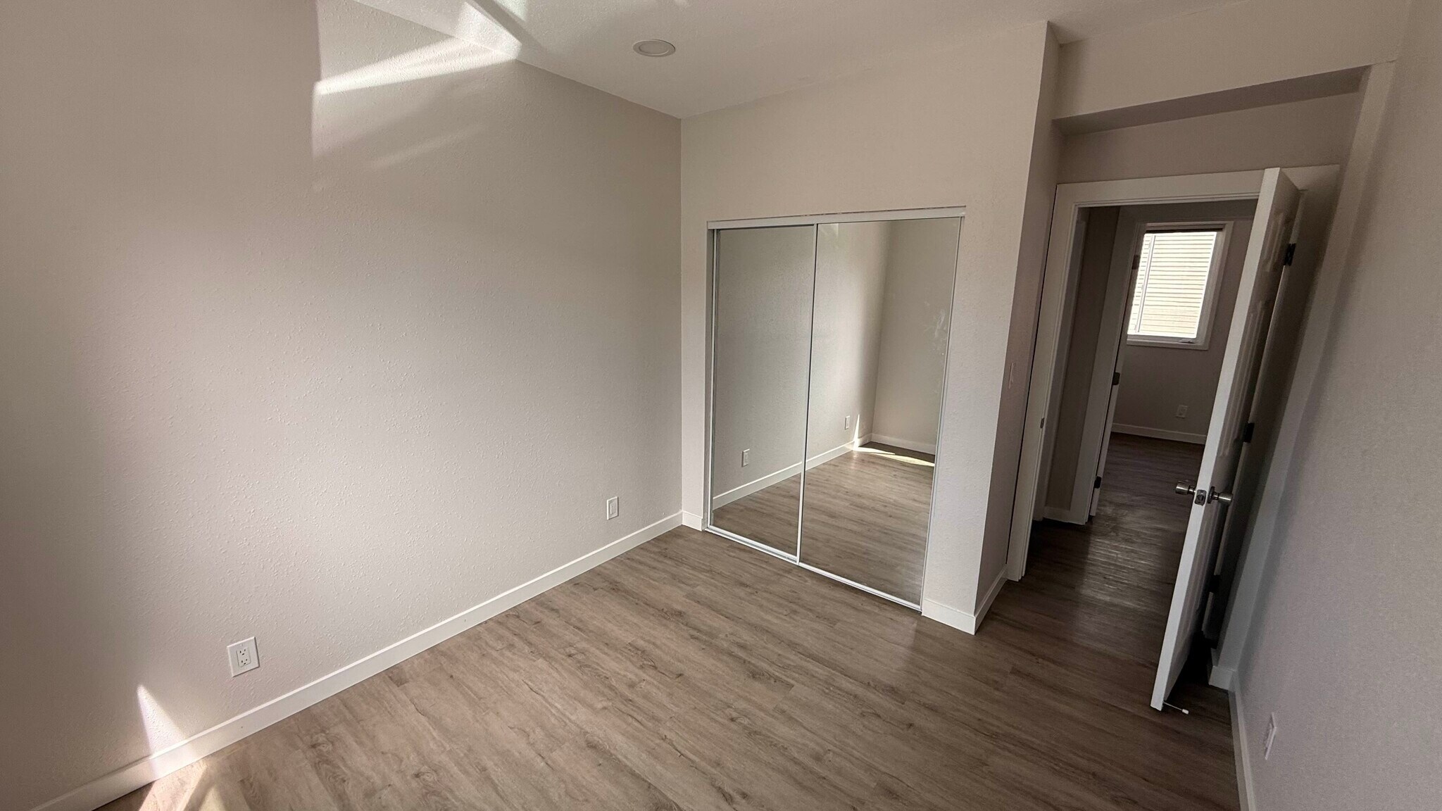 Front Bedroom - 505 Rose Ave