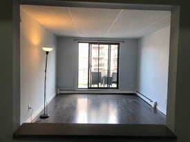 Building Photo - 26 Circuit Rd