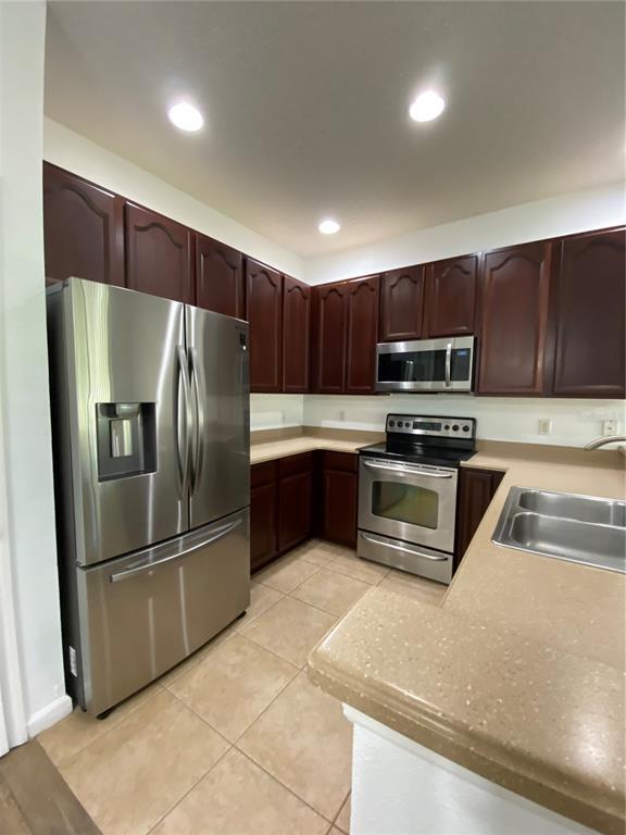 Building Photo - 10285 Park Commons Dr