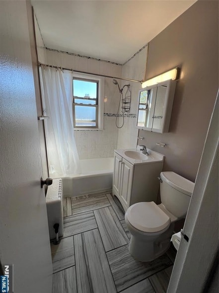 Building Photo - 815 Red Rd