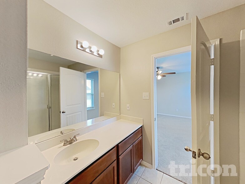 Building Photo - 2905 Englenook Dr