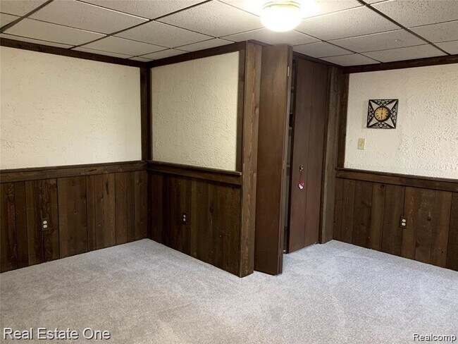 Building Photo - 5051 Falmouth Dr