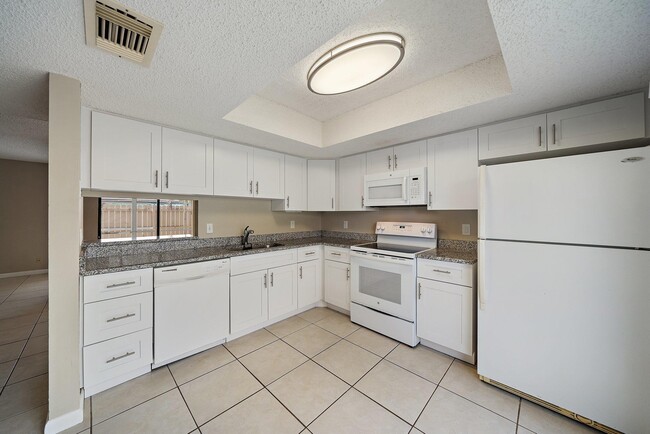 Building Photo - 110 Sherwood Cir