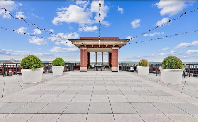 Building Photo - 1390 Kenyon St NW