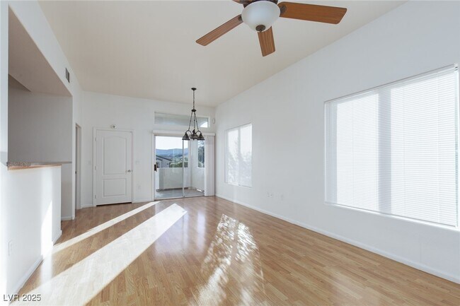 Building Photo - 2305 W Horizon Ridge Pkwy