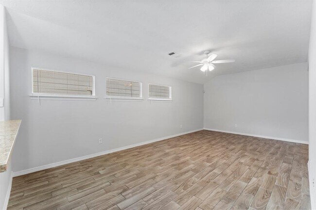 Building Photo - 5041 Willow Point Dr