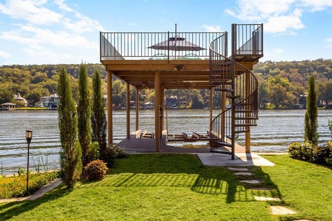 Building Photo - 3113 Ski Shores Terrace