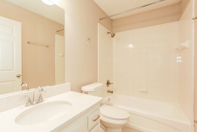 Building Photo - 1832 Northglen Cir