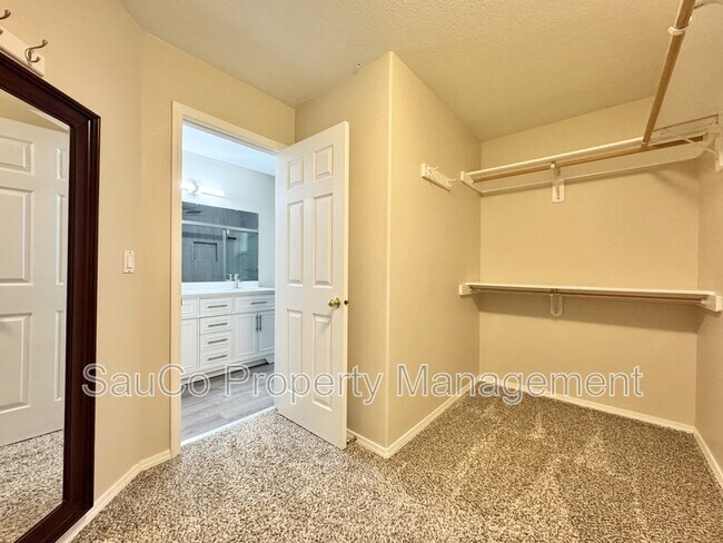 Building Photo - 255 NE 74th Ave