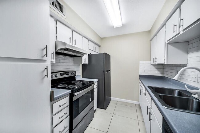 Building Photo - 4641 Wild Indigo St