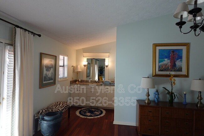 Building Photo - 444 Silver Lake N