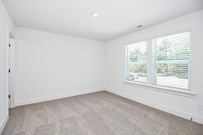 Full bedroom - third floor - 2613 Dr Carver Rd