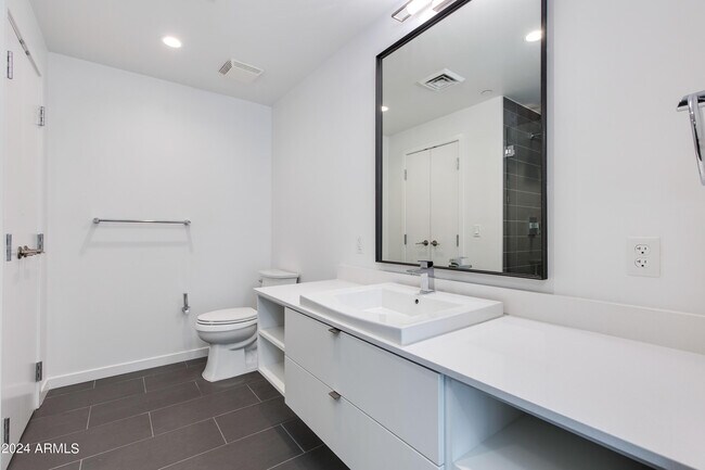 Building Photo - 200 W Portland St