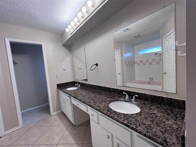 Building Photo - 22422 Elsinore Dr