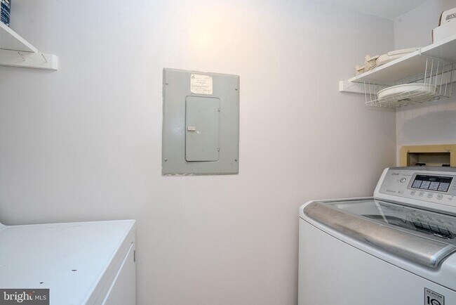 Building Photo - 8304 Tamarron Dr