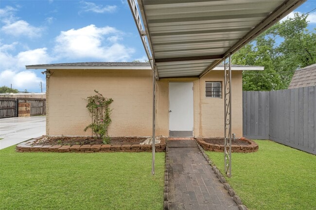 Building Photo - 501 Jerry St