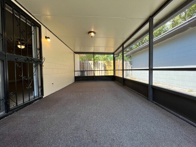 Building Photo - Newly Renovated 3/2 Home ~ Brand New Kitchen ~ Updated Bathrooms ~ Fenced Yard!
