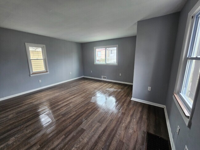 Building Photo - Adorable 2 Bedroom Home In McDonald PA - Fort Cherry School District