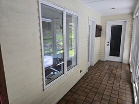 Building Photo - 66 Horace Greeley Rd