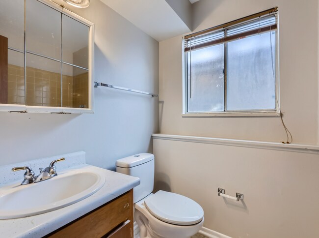 Building Photo - 515 Sunset Rd