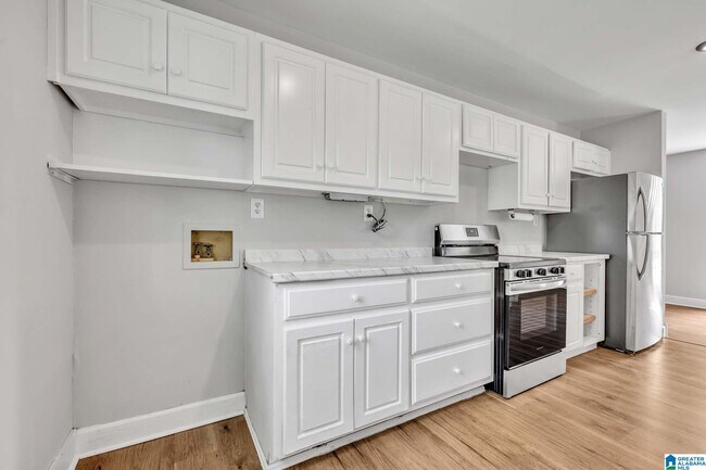 Building Photo - 3027 Cora Ave