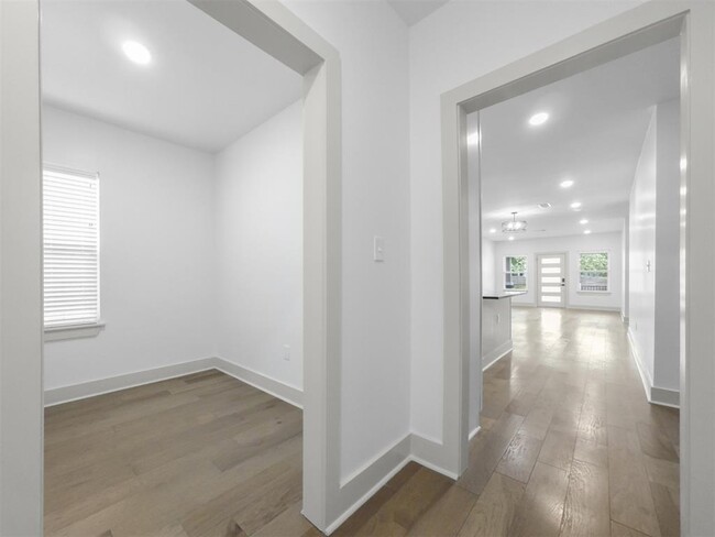 Building Photo - 1809 Hardy St