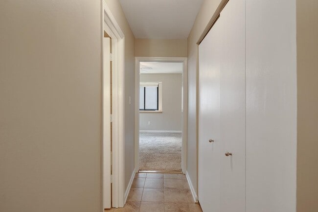 Building Photo - 1843 Fernspring Cove