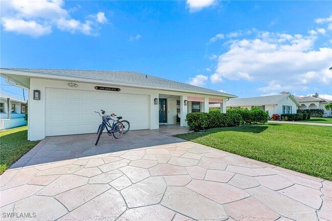 Building Photo - 690 100th Ave N