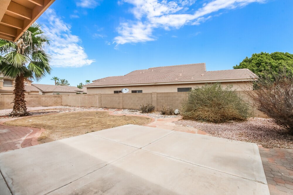 Building Photo - 1356 E Black Diamond Dr