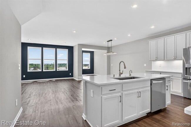 Building Photo - Modern 3-Bedroom Condo in Lake Orion Near I-75