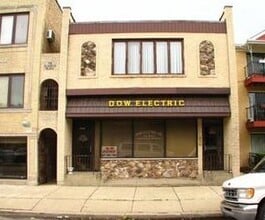 Building Photo - 5753 W Higgins Ave