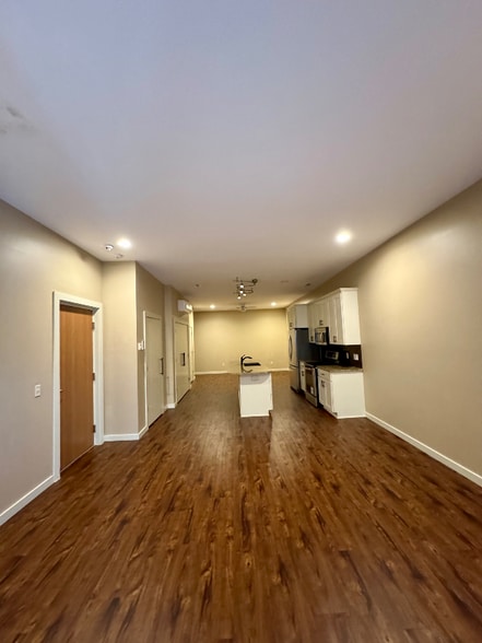 Building Photo - 411 S McEwan St