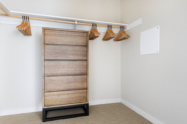 Building Photo - 215 10th Ave E