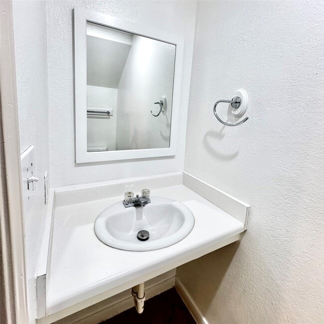 Building Photo - 2110 Turner Dr